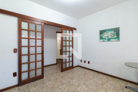 Casa de condomínio para alugar com 340m², 5 quartos e 2 vagasQuarto 1