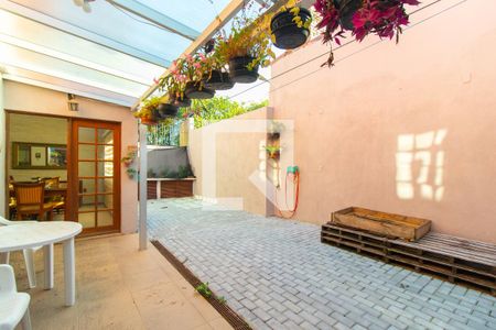 Casa de condomínio para alugar com 340m², 5 quartos e 2 vagasQuintal