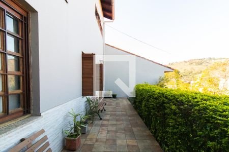 Casa de condomínio para alugar com 340m², 5 quartos e 2 vagasFachada