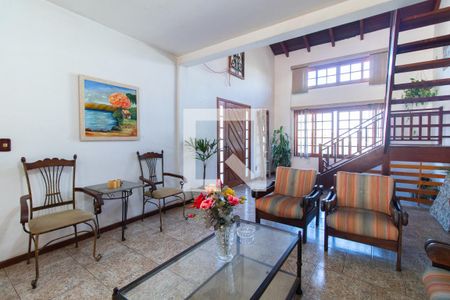 Sala de casa de condomínio para alugar com 5 quartos, 340m² em Espírito Santo, Porto Alegre