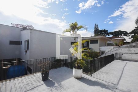 Casa para alugar com 295m², 5 quartos e 5 vagas Casa para alugar com 295m², 5 quartos e 5 vagasTerraço