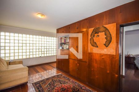 Casa para alugar com 295m², 5 quartos e 5 vagas Casa para alugar com 295m², 5 quartos e 5 vagasCorredor