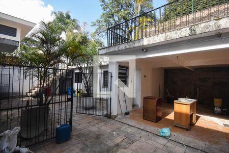 Casa para alugar com 295m², 5 quartos e 5 vagas Casa para alugar com 295m², 5 quartos e 5 vagasQuintal