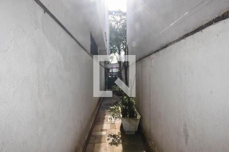 Casa para alugar com 295m², 5 quartos e 5 vagas Casa para alugar com 295m², 5 quartos e 5 vagasLateral