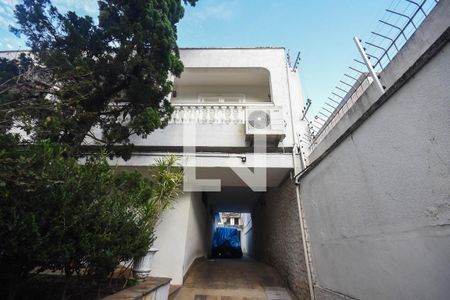 Casa para alugar com 295m², 5 quartos e 5 vagas Casa para alugar com 295m², 5 quartos e 5 vagasFachada