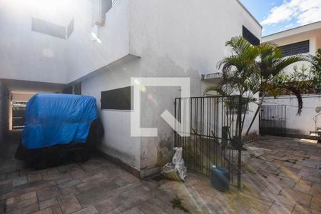 Casa para alugar com 295m², 5 quartos e 5 vagas Casa para alugar com 295m², 5 quartos e 5 vagasQuintal