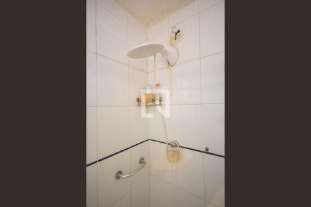 Casa para alugar com 295m², 5 quartos e 5 vagas Casa para alugar com 295m², 5 quartos e 5 vagasChuveiro do banheiro da suíte 1