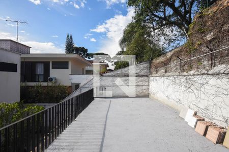 Casa para alugar com 295m², 5 quartos e 5 vagas Casa para alugar com 295m², 5 quartos e 5 vagasTerraço