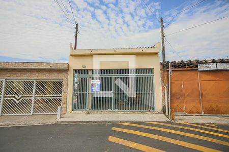 Casa para alugar com 45m², 1 quarto e sem vaga Casa para alugar com 45m², 1 quarto e sem vagaFachada