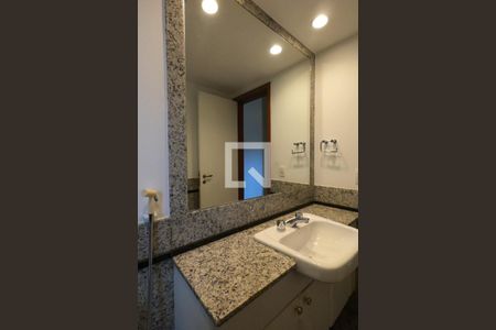 Apartamento à venda com 225m², 4 quartos e 4 vagasBanheiro da Suíte 3