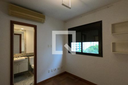 Apartamento à venda com 225m², 4 quartos e 4 vagasSuíte
