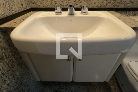 Apartamento à venda com 225m², 4 quartos e 4 vagasBanheiro da Suíte