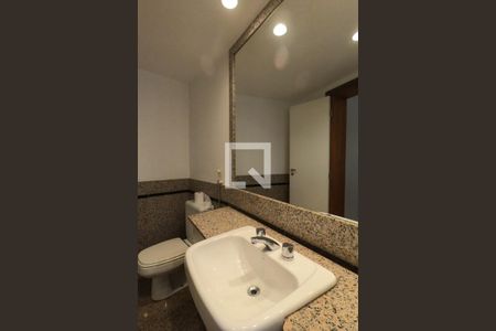 Apartamento à venda com 225m², 4 quartos e 4 vagasBanheiro da Suíte 2