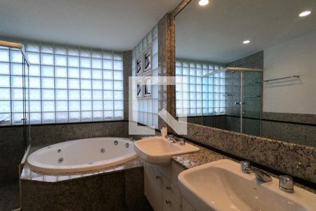 Apartamento à venda com 225m², 4 quartos e 4 vagasBanheiro da Suíte 4