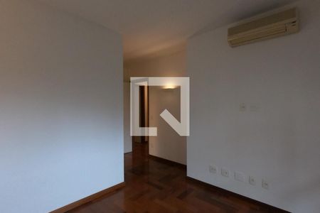 Apartamento à venda com 225m², 4 quartos e 4 vagasSuíte 4