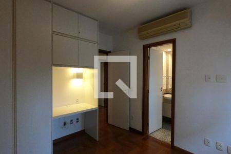 Apartamento à venda com 225m², 4 quartos e 4 vagasSuíte