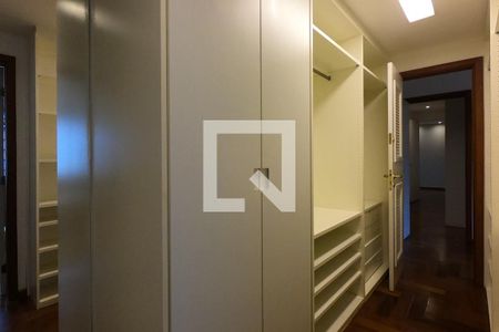 Apartamento à venda com 225m², 4 quartos e 4 vagasSuíte 4