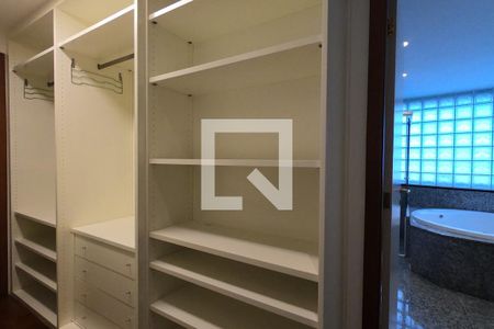 Apartamento à venda com 225m², 4 quartos e 4 vagasSuíte 4