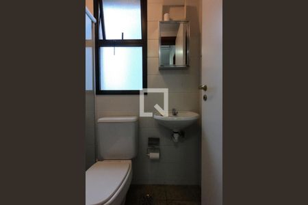 Apartamento à venda com 225m², 4 quartos e 4 vagasBanheiro de Serviço