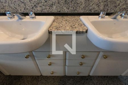 Apartamento à venda com 225m², 4 quartos e 4 vagasBanheiro da Suíte 4