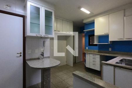 Apartamento à venda com 225m², 4 quartos e 4 vagasCozinha