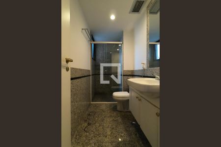 Apartamento à venda com 225m², 4 quartos e 4 vagasBanheiro da Suíte 3