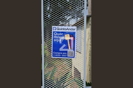 Casa à venda com 340m², 2 quartos e 6 vagas Casa à venda com 340m², 2 quartos e 6 vagasPlaca instalada