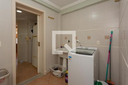 Casa à venda com 340m², 2 quartos e 6 vagas Casa à venda com 340m², 2 quartos e 6 vagasÁrea de Serviço