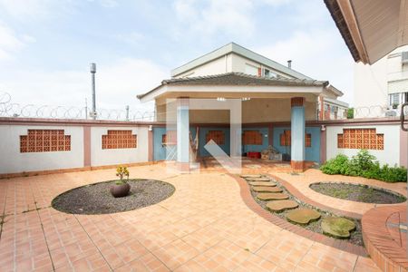 Casa à venda com 340m², 2 quartos e 6 vagas Casa à venda com 340m², 2 quartos e 6 vagasQuintal