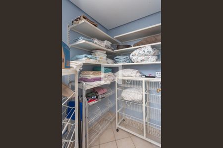 Casa à venda com 340m², 2 quartos e 6 vagas Casa à venda com 340m², 2 quartos e 6 vagasCloset da suíte 2