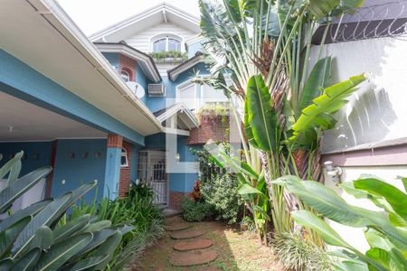 Casa à venda com 340m², 2 quartos e 6 vagas Casa à venda com 340m², 2 quartos e 6 vagasFachada