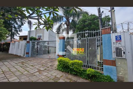 Casa à venda com 340m², 2 quartos e 6 vagas Casa à venda com 340m², 2 quartos e 6 vagasFachada