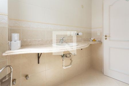 Casa à venda com 340m², 2 quartos e 6 vagas Casa à venda com 340m², 2 quartos e 6 vagasBanheiro da suite 1