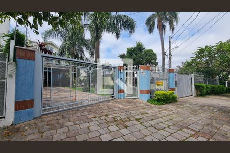 Casa à venda com 340m², 2 quartos e 6 vagas Casa à venda com 340m², 2 quartos e 6 vagasFachada