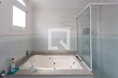 Casa à venda com 340m², 2 quartos e 6 vagas Casa à venda com 340m², 2 quartos e 6 vagasBanheiro da Suíte 2