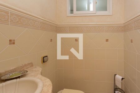 Casa à venda com 340m², 2 quartos e 6 vagas Casa à venda com 340m², 2 quartos e 6 vagasLavabo