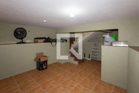 Casa à venda com 340m², 2 quartos e 6 vagas Casa à venda com 340m², 2 quartos e 6 vagasAdega