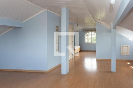 Casa à venda com 340m², 2 quartos e 6 vagas Casa à venda com 340m², 2 quartos e 6 vagasSótão