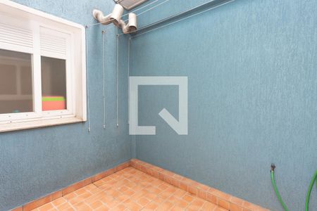 Casa à venda com 340m², 2 quartos e 6 vagas Casa à venda com 340m², 2 quartos e 6 vagasÁrea de Serviço externa