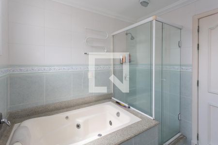 Casa à venda com 340m², 2 quartos e 6 vagas Casa à venda com 340m², 2 quartos e 6 vagasBanheiro da Suíte 2