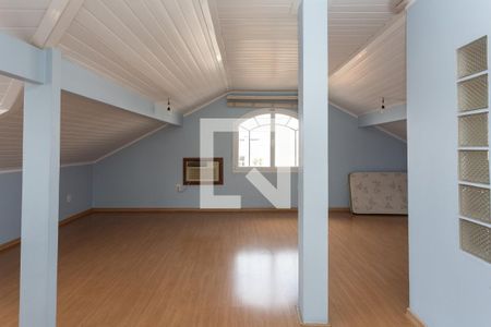 Casa à venda com 340m², 2 quartos e 6 vagas Casa à venda com 340m², 2 quartos e 6 vagasSótão