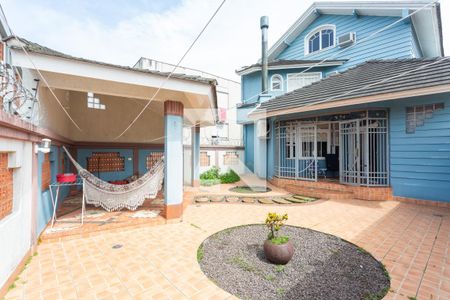 Casa à venda com 340m², 2 quartos e 6 vagas Casa à venda com 340m², 2 quartos e 6 vagasQuintal
