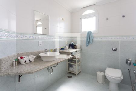 Casa à venda com 340m², 2 quartos e 6 vagas Casa à venda com 340m², 2 quartos e 6 vagasBanheiro da Suíte 2