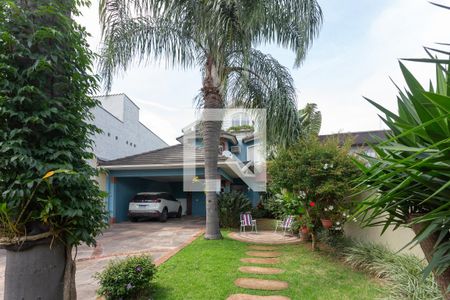 Casa à venda com 340m², 2 quartos e 6 vagas Casa à venda com 340m², 2 quartos e 6 vagasFachada