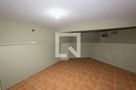 Casa à venda com 340m², 2 quartos e 6 vagas Casa à venda com 340m², 2 quartos e 6 vagasAdega
