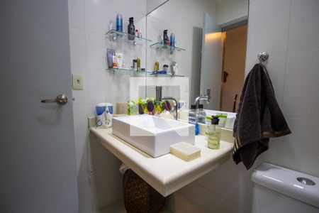 Apartamento à venda com 189m², 3 quartos e 3 vagasBanheiro da Suíte 2