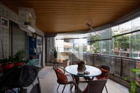 Apartamento à venda com 189m², 3 quartos e 3 vagasVaranda das Suíte 2 e 3