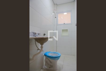 Banheiro de kitnet/studio para alugar com 1 quarto, 37m² em Boqueirão, Santos