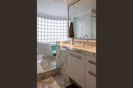 Apartamento à venda com 438m², 4 quartos e 5 vagas Apartamento à venda com 438m², 4 quartos e 5 vagasSuíte 1