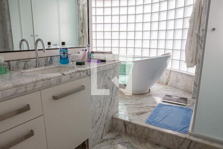 Apartamento à venda com 438m², 4 quartos e 5 vagas Apartamento à venda com 438m², 4 quartos e 5 vagasSuíte 1